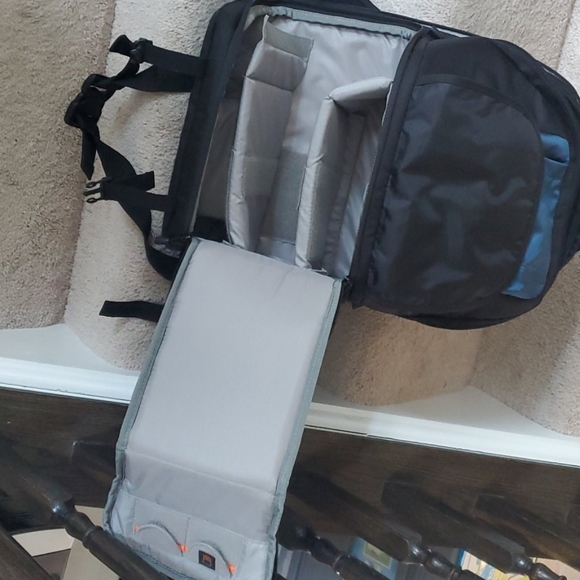 Lowepro camera backpack - Picture 2 of 10